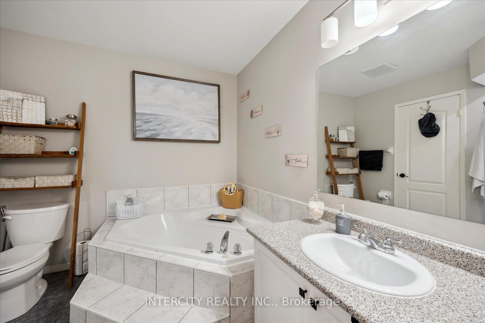 Photo 18 of 372 Sparrow Circle, Pickering, Highbush — HOMEH