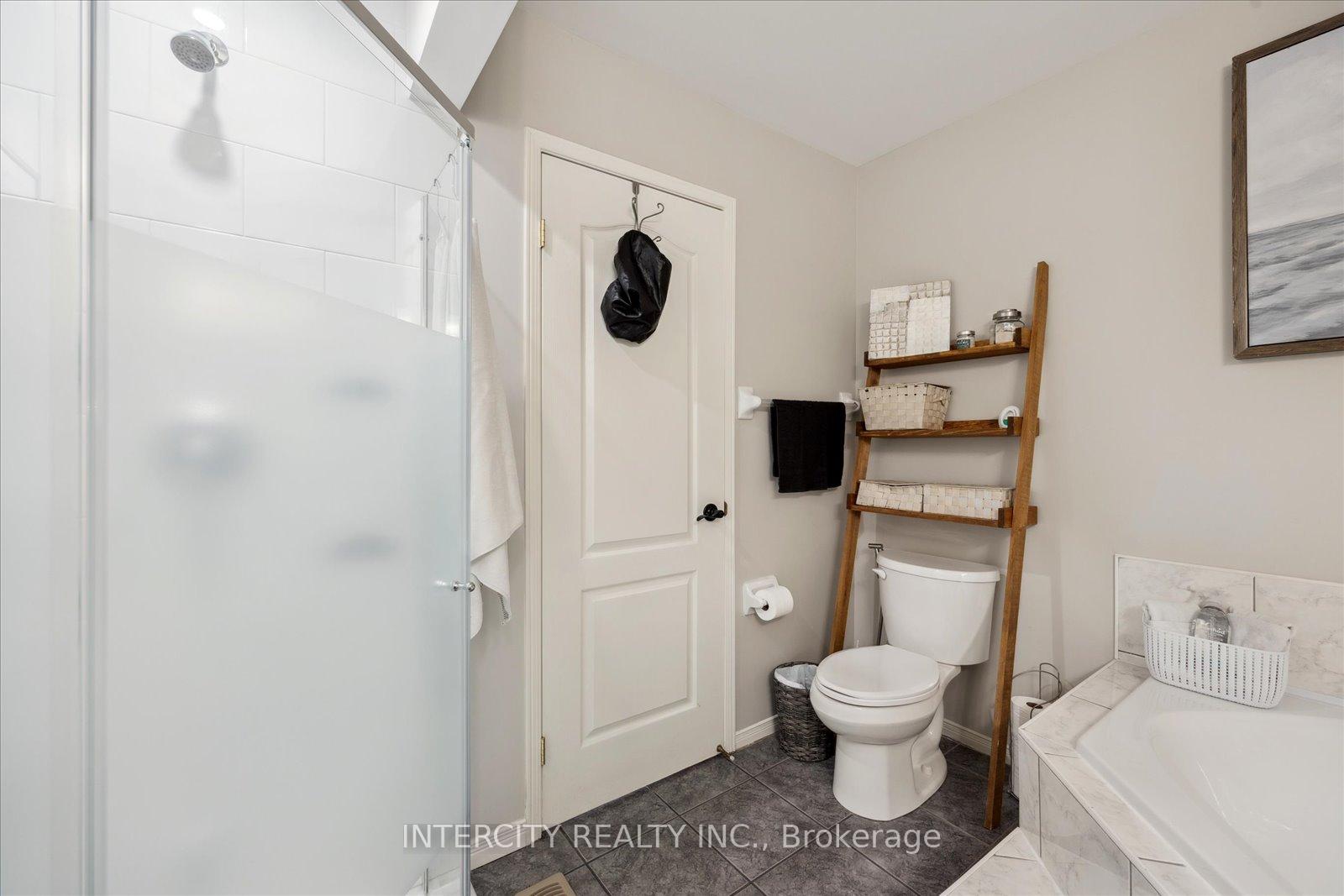 Photo 19 of 372 Sparrow Circle, Pickering, Highbush — HOMEH