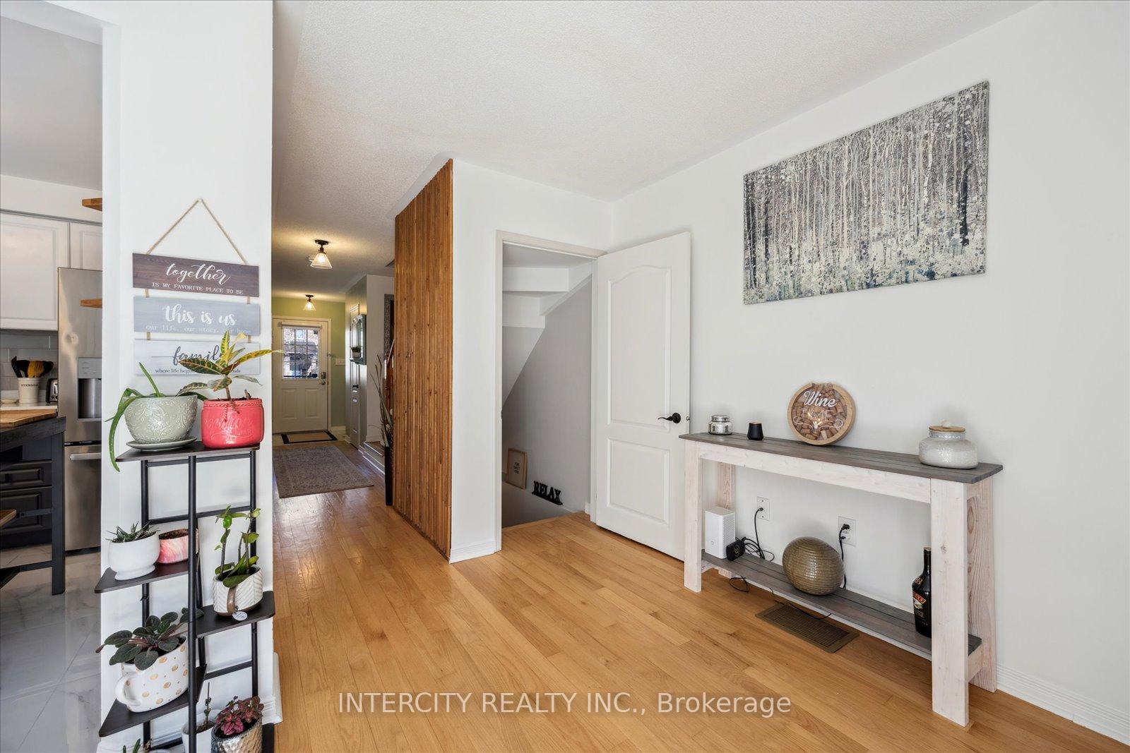 Photo 21 of 372 Sparrow Circle, Pickering, Highbush — HOMEH
