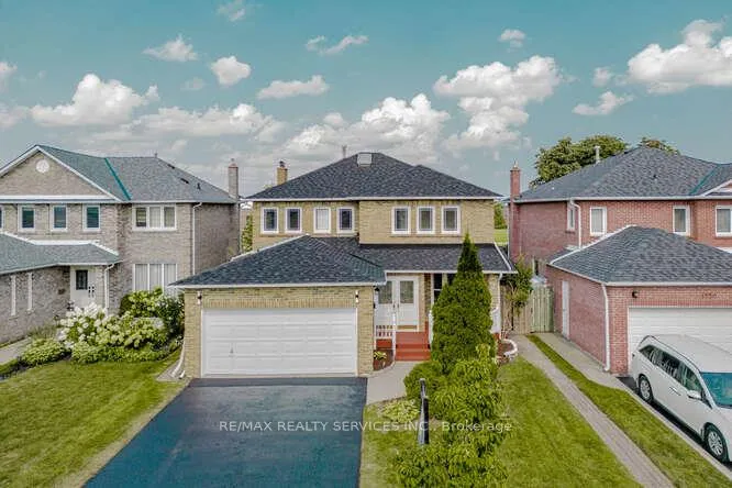 Front of 1752 Broadoak Crescent