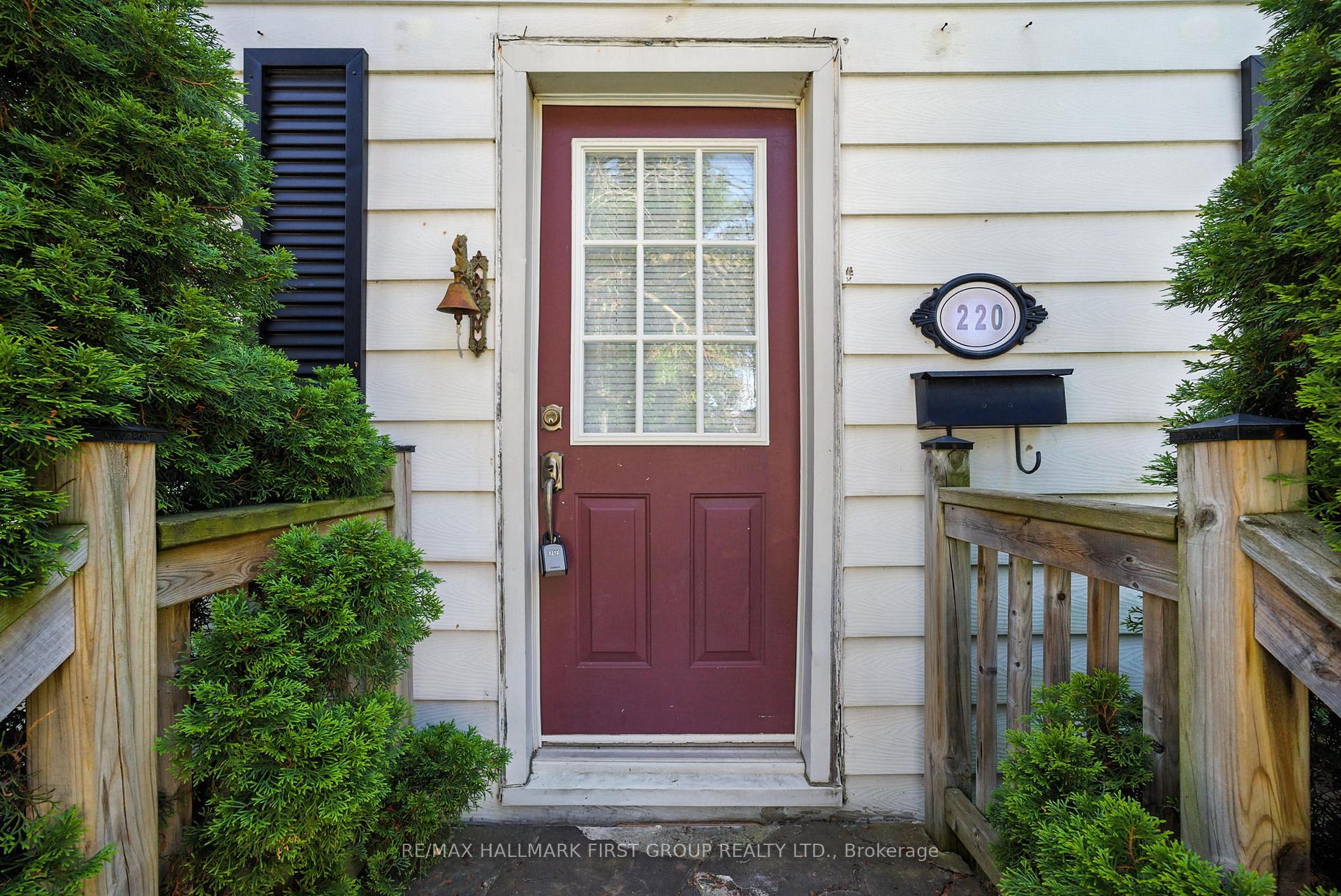Photo 6 of 220 Centre Street S, Whitby, Downtown Whitby — HOMEH