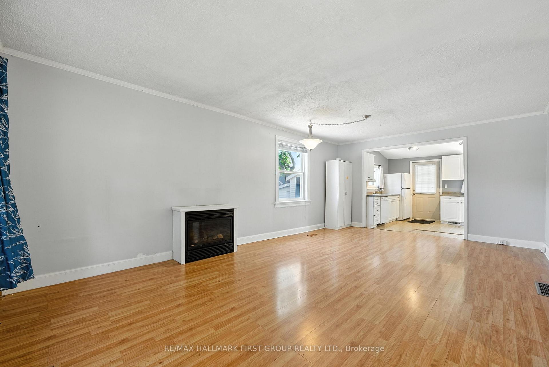 Photo 8 of 220 Centre Street S, Whitby, Downtown Whitby — HOMEH