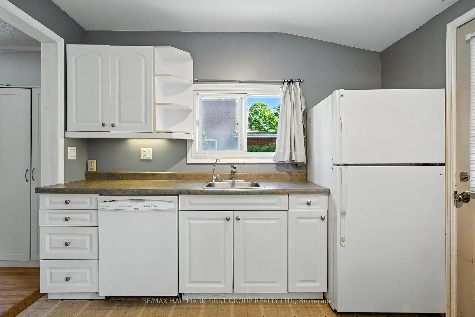 Photo 10 of 220 Centre Street S, Whitby, Downtown Whitby — HOMEH