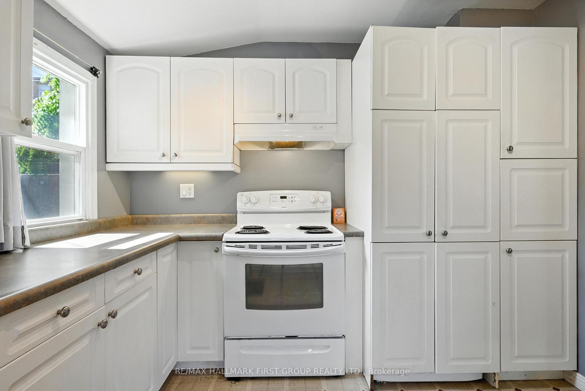 Photo 11 of 220 Centre Street S, Whitby, Downtown Whitby — HOMEH