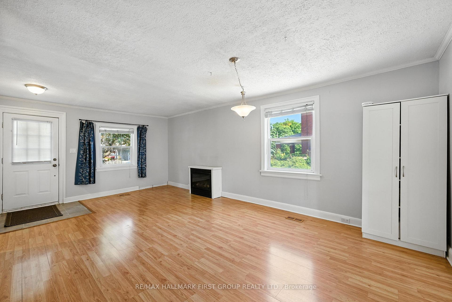 Photo 12 of 220 Centre Street S, Whitby, Downtown Whitby — HOMEH