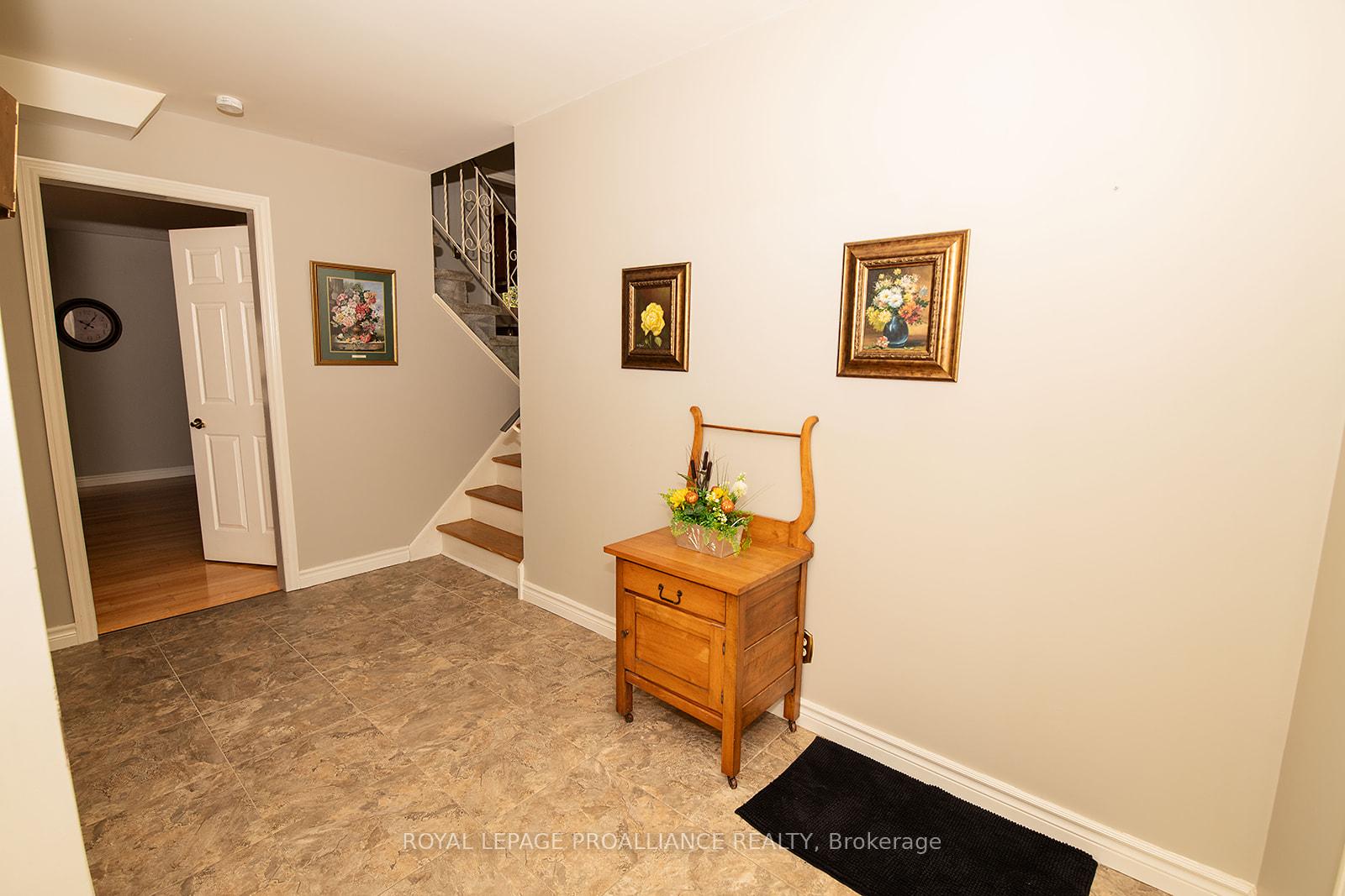 Photo 3 of 41 Hope Crescent, Belleville, Belleville Ward — HOMEH