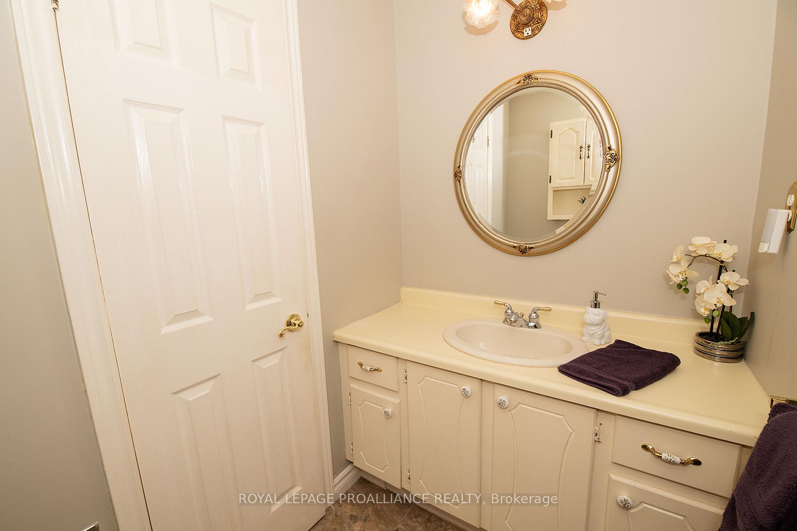Photo 4 of 41 Hope Crescent, Belleville, Belleville Ward — HOMEH