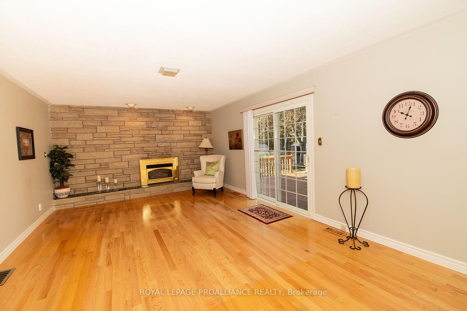 Photo 5 of 41 Hope Crescent, Belleville, Belleville Ward — HOMEH