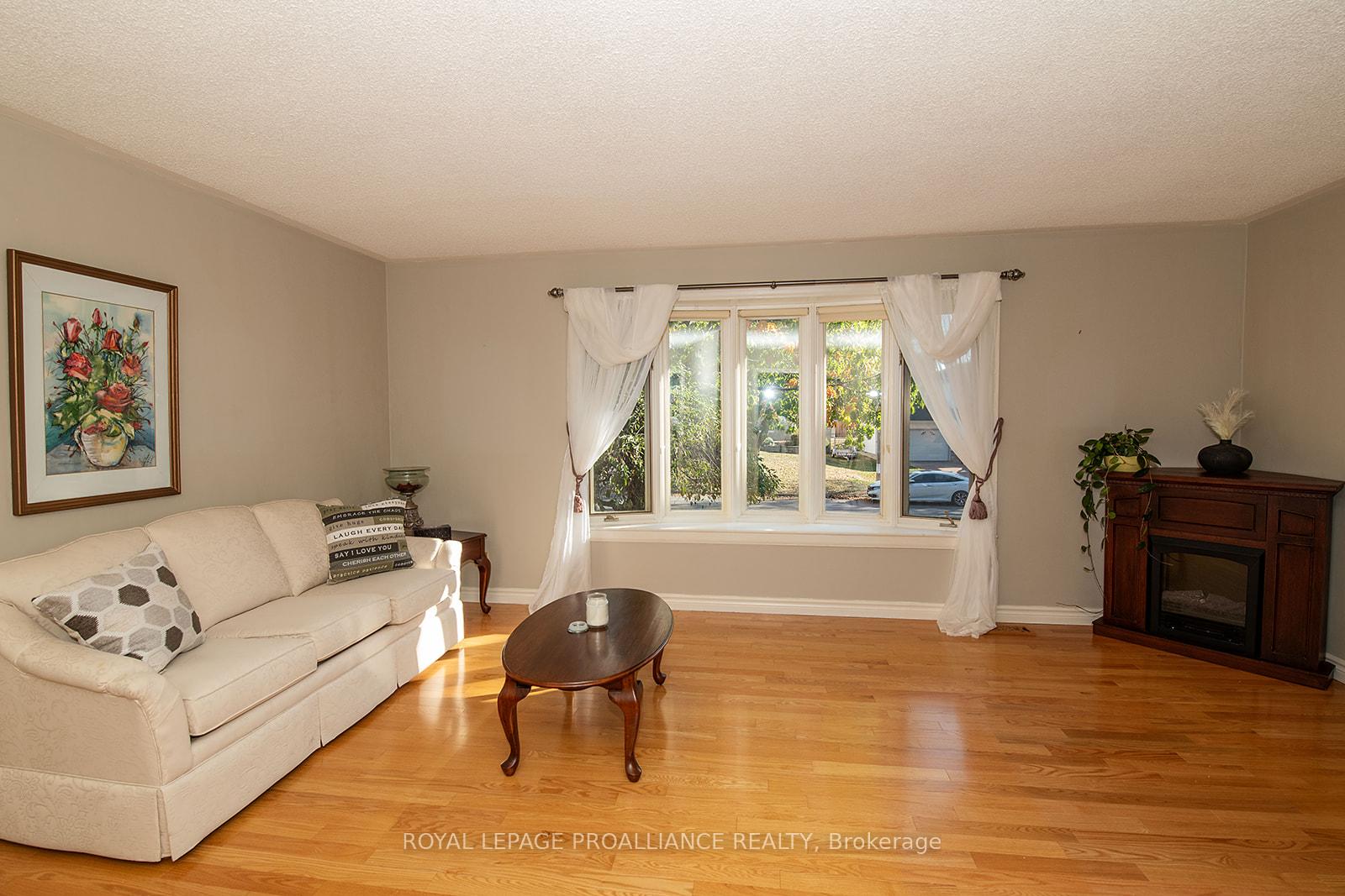 Photo 8 of 41 Hope Crescent, Belleville, Belleville Ward — HOMEH