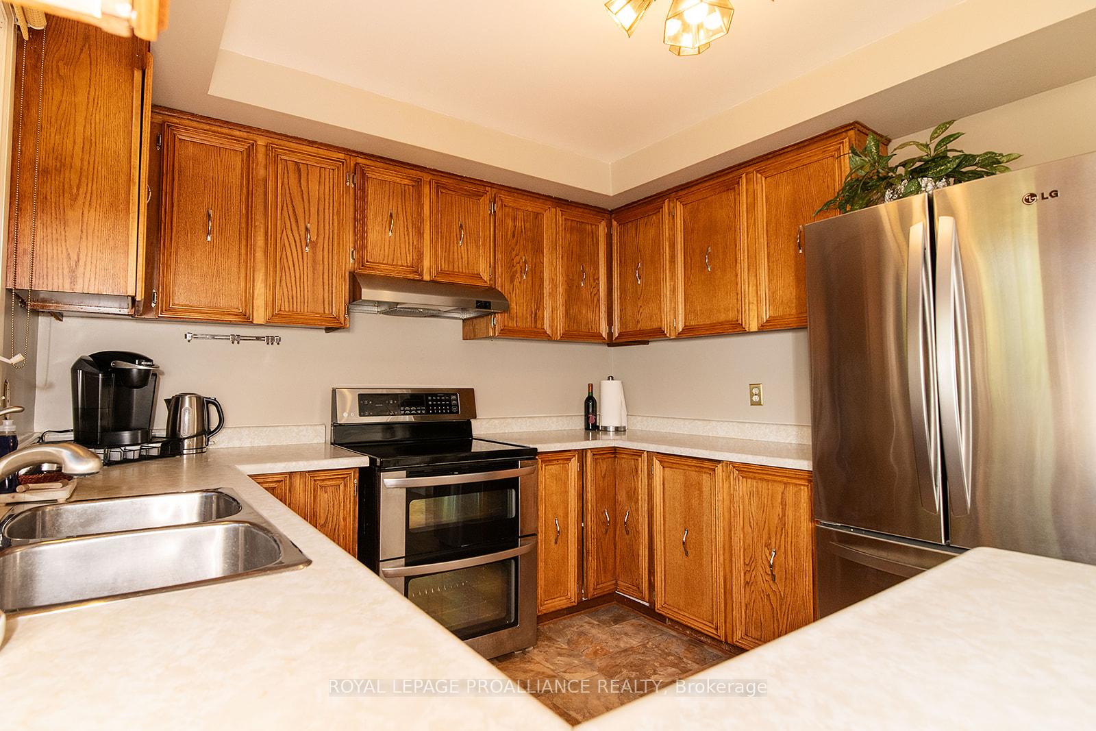 Photo 9 of 41 Hope Crescent, Belleville, Belleville Ward — HOMEH
