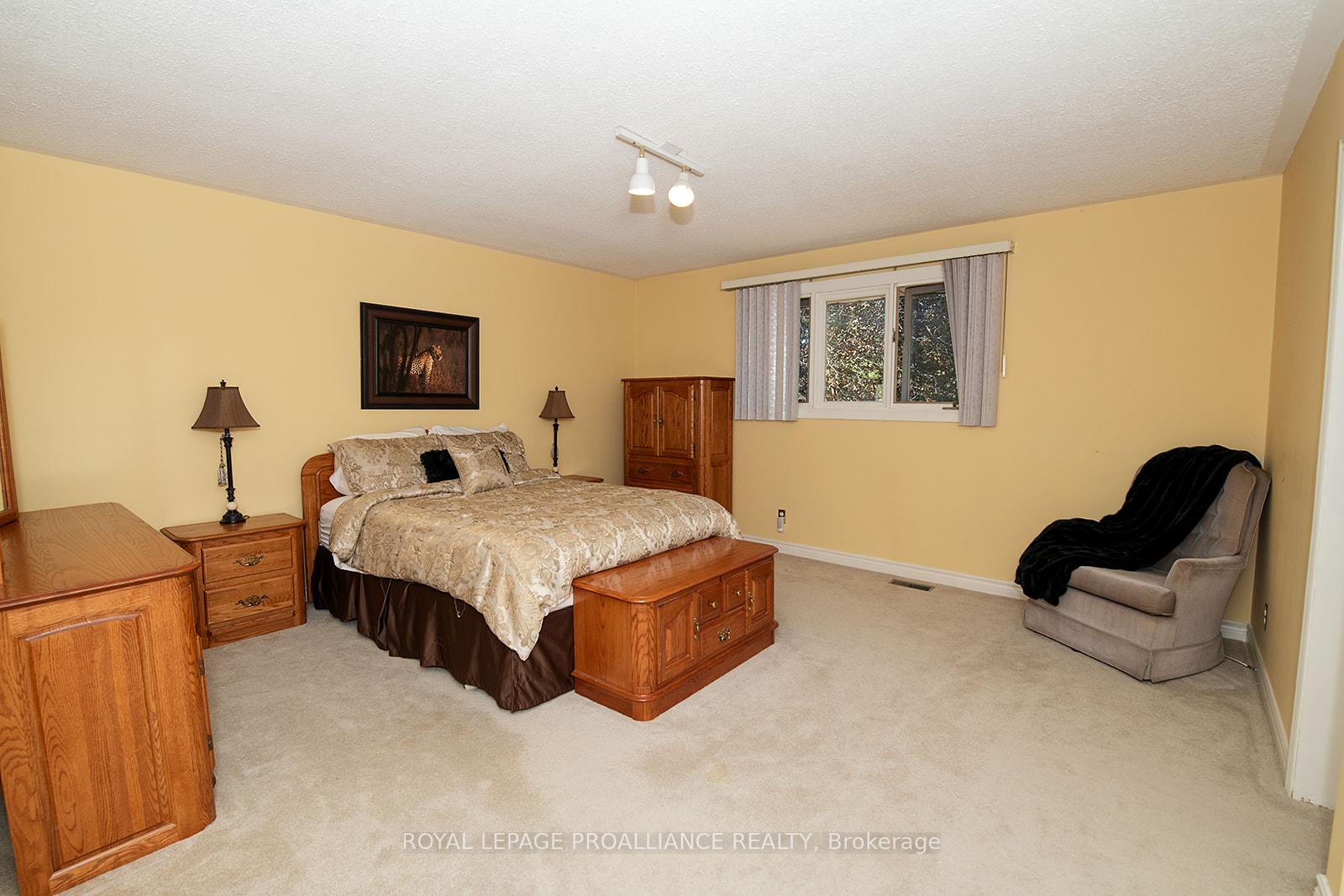Photo 12 of 41 Hope Crescent, Belleville, Belleville Ward — HOMEH