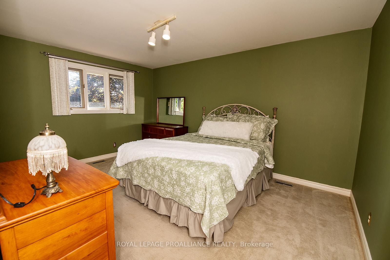 Photo 14 of 41 Hope Crescent, Belleville, Belleville Ward — HOMEH