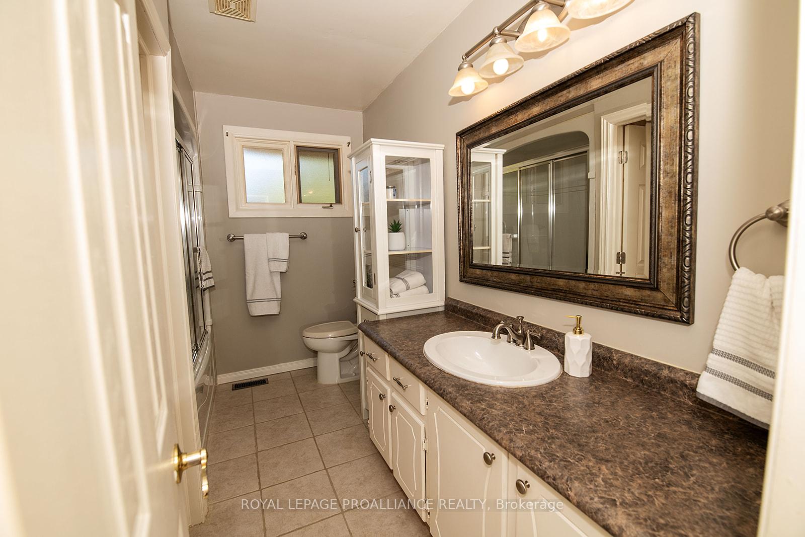 Photo 17 of 41 Hope Crescent, Belleville, Belleville Ward — HOMEH