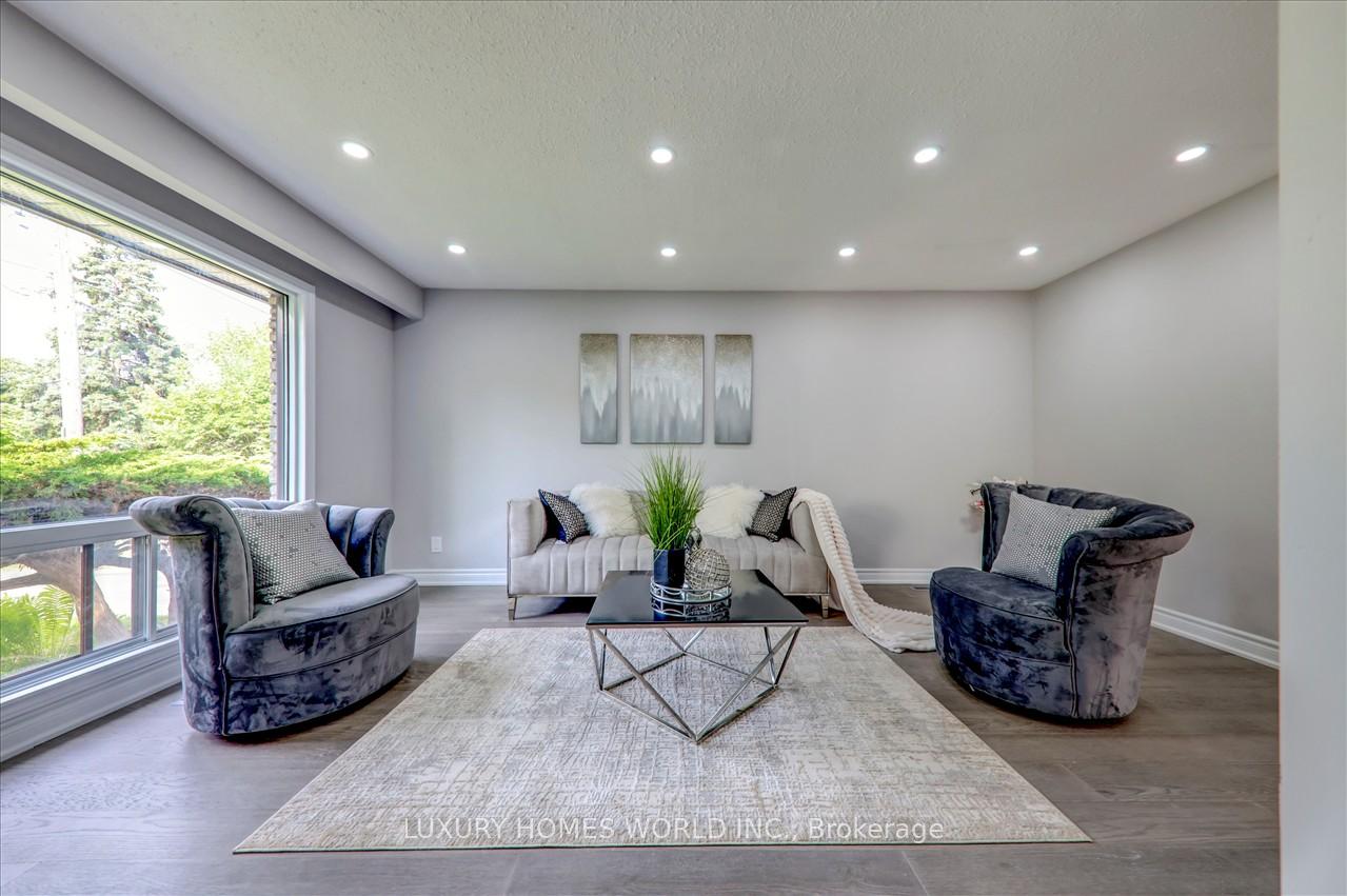 Photo 1 of 951 Essa Crescent, Pickering, West Shore — HOMEH