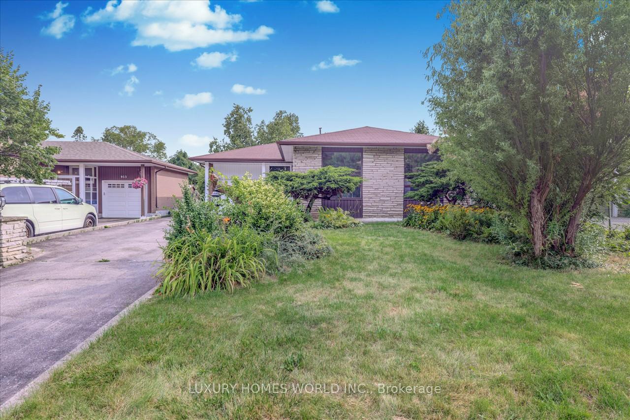Photo 2 of 951 Essa Crescent, Pickering, West Shore — HOMEH