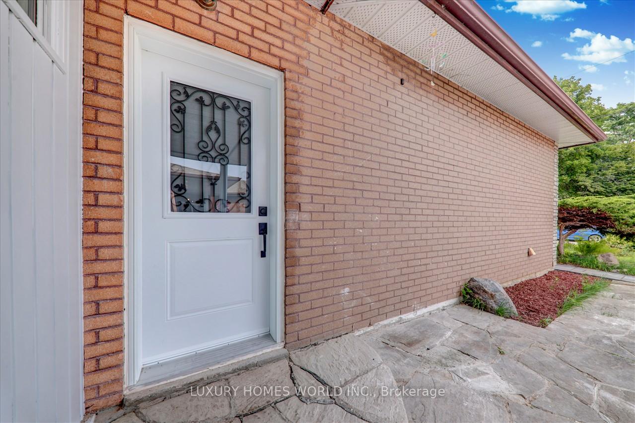 Photo 5 of 951 Essa Crescent, Pickering, West Shore — HOMEH