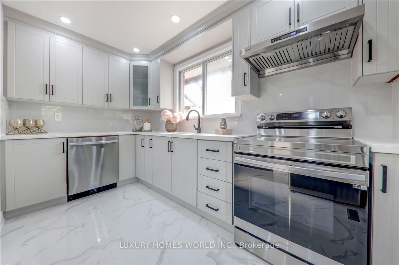Photo 10 of 951 Essa Crescent, Pickering, West Shore — HOMEH