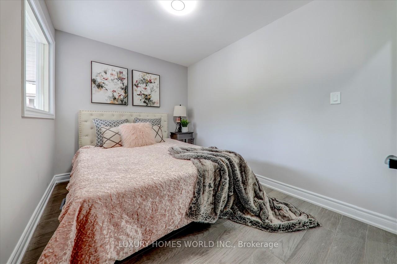 Photo 16 of 951 Essa Crescent, Pickering, West Shore — HOMEH