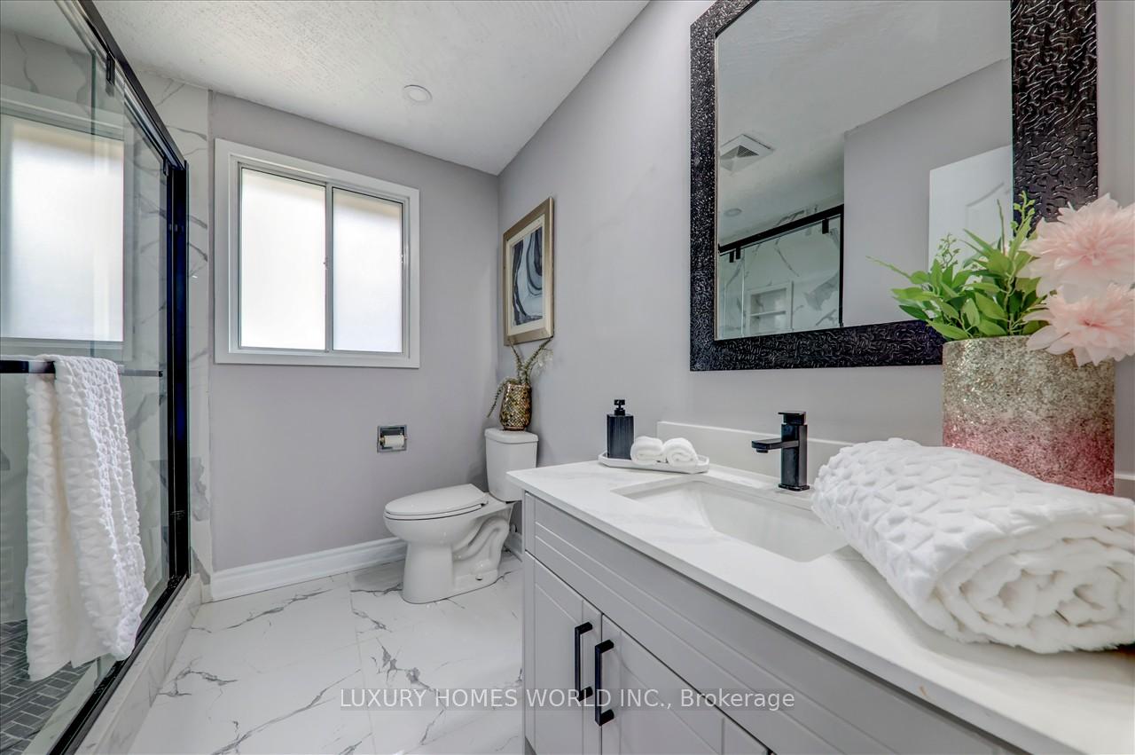 Photo 17 of 951 Essa Crescent, Pickering, West Shore — HOMEH