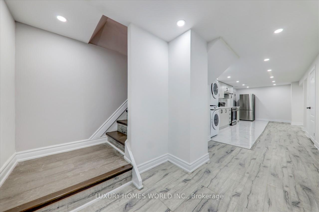 Photo 23 of 951 Essa Crescent, Pickering, West Shore — HOMEH