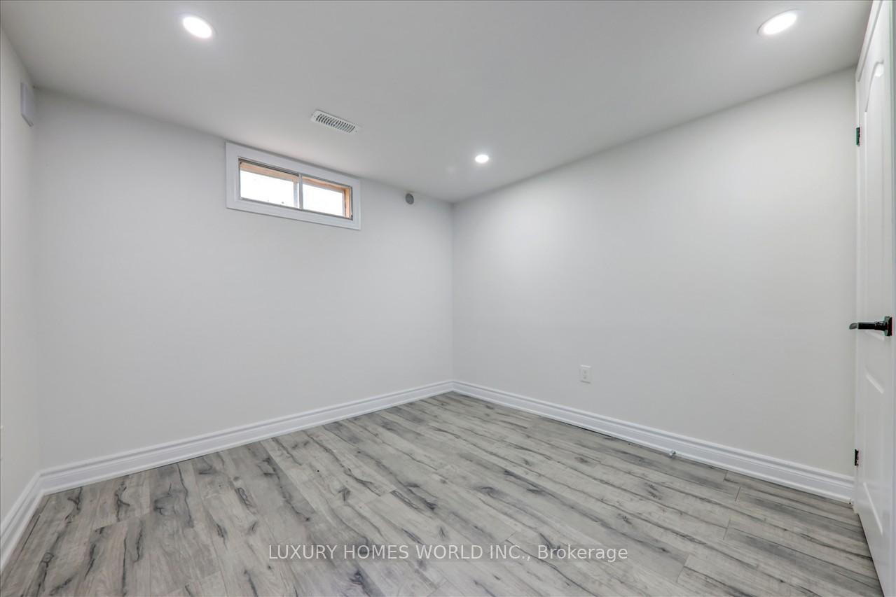 Photo 32 of 951 Essa Crescent, Pickering, West Shore — HOMEH