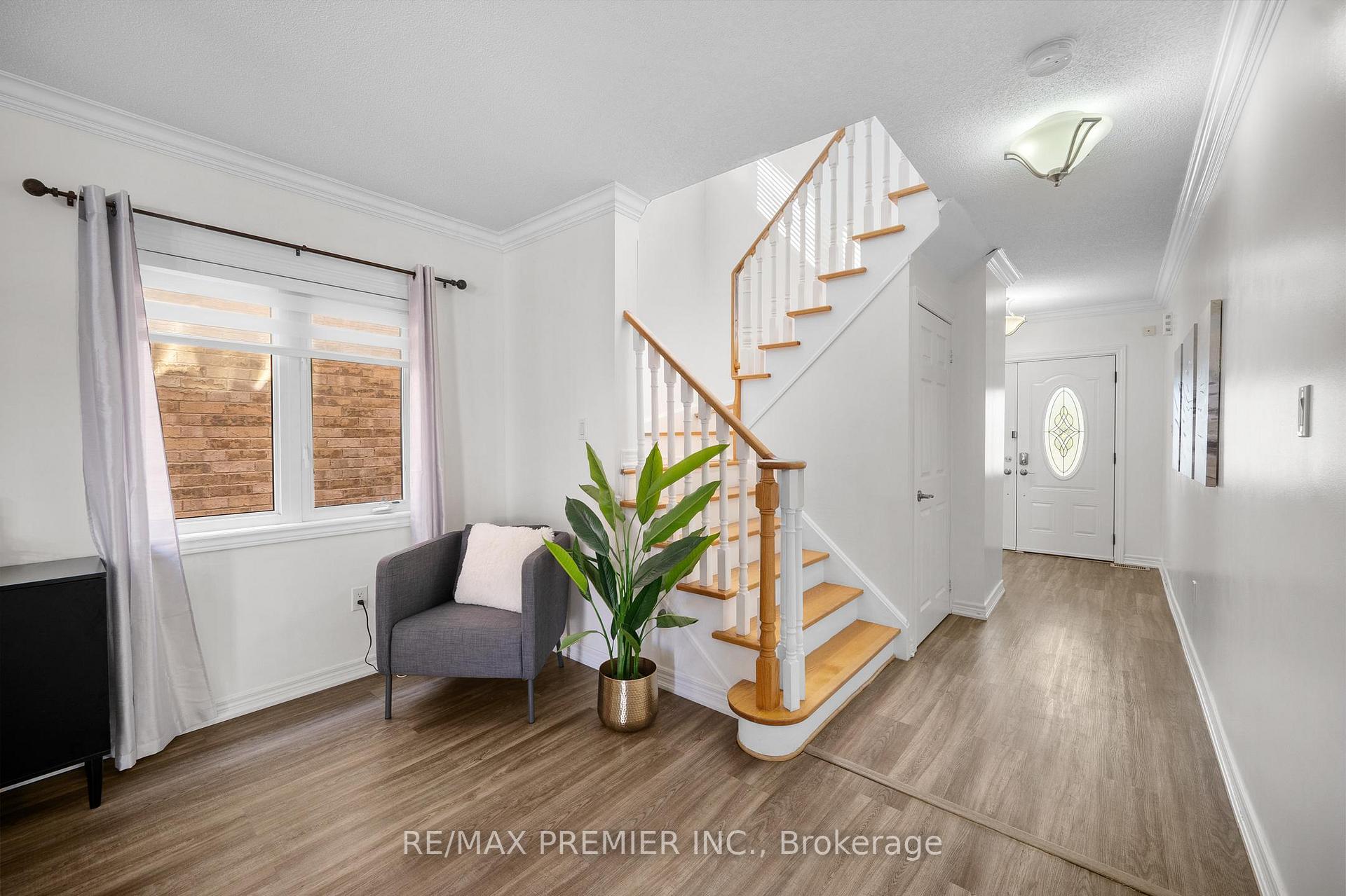 Photo 5 of 271 Peak Point Boulevard, Vaughan, Rural Vaughan — HOMEH