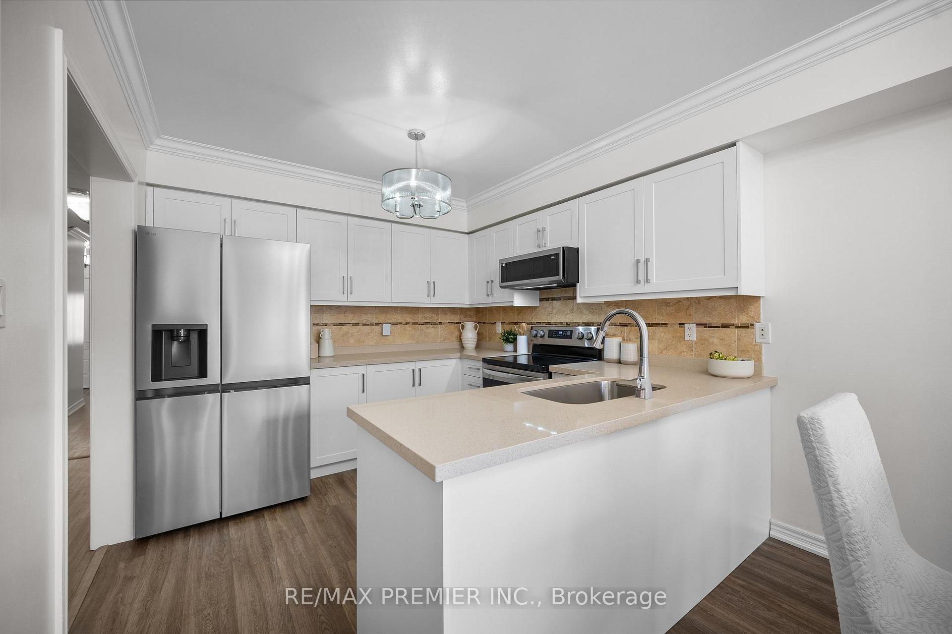 Photo 10 of 271 Peak Point Boulevard, Vaughan, Rural Vaughan — HOMEH