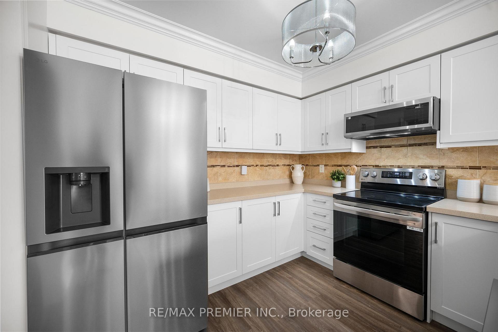 Photo 12 of 271 Peak Point Boulevard, Vaughan, Rural Vaughan — HOMEH