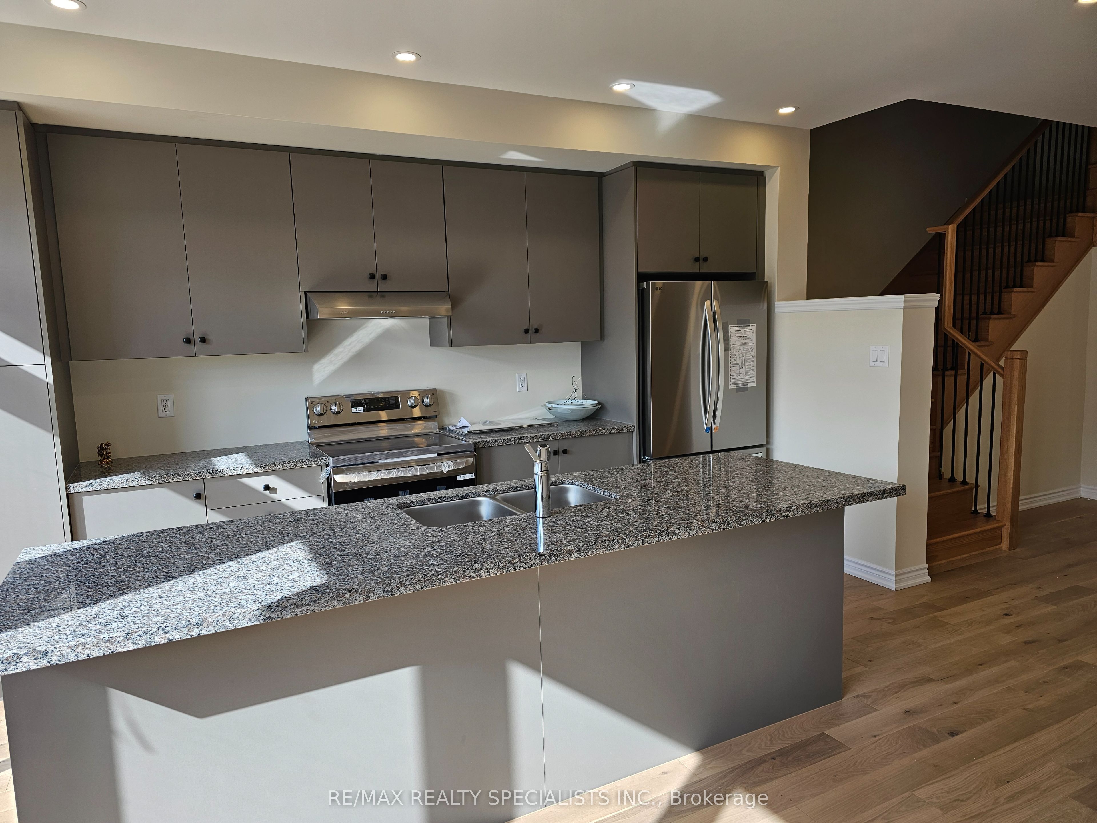 Photo 47 of 2078 Coppenwood Common, Burlington, Tyandaga — HOMEH