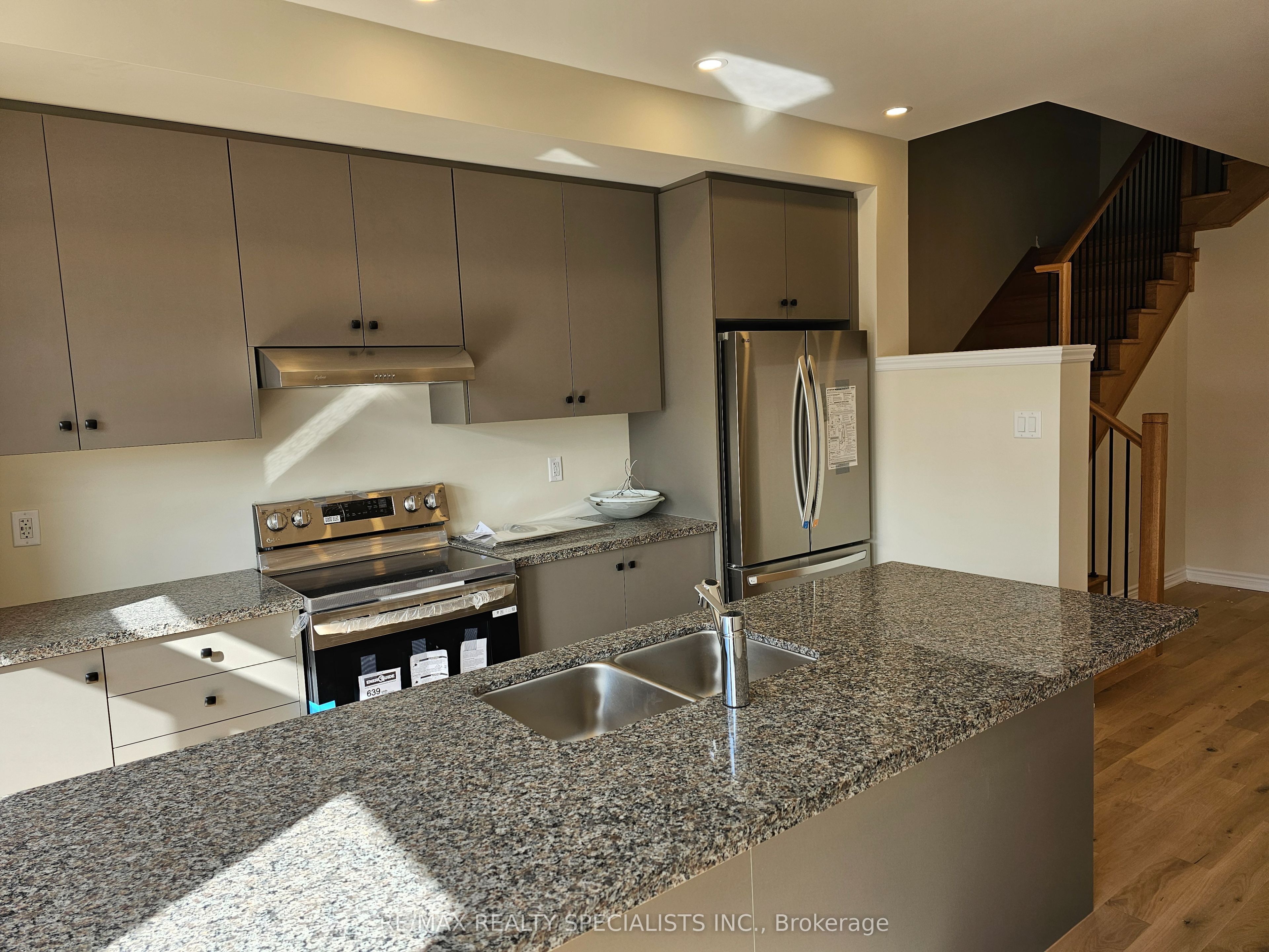 Photo 51 of 2078 Coppenwood Common, Burlington, Tyandaga — HOMEH