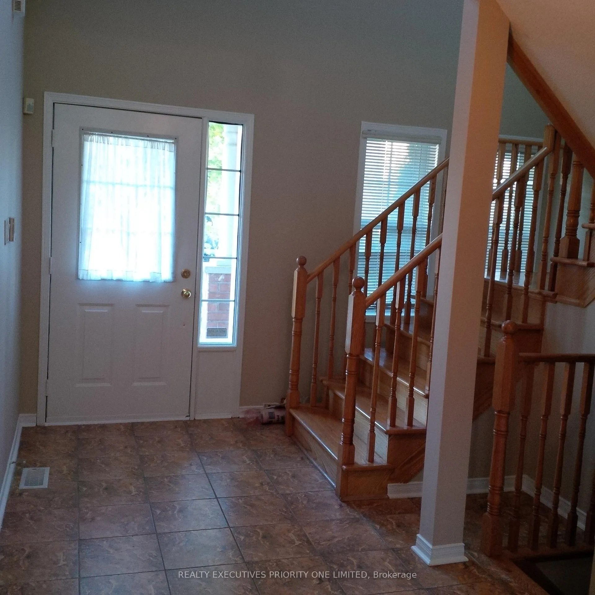 Photo 2 of 150 Hollywood Hill Circle, Vaughan, Vellore Village — HOMEH