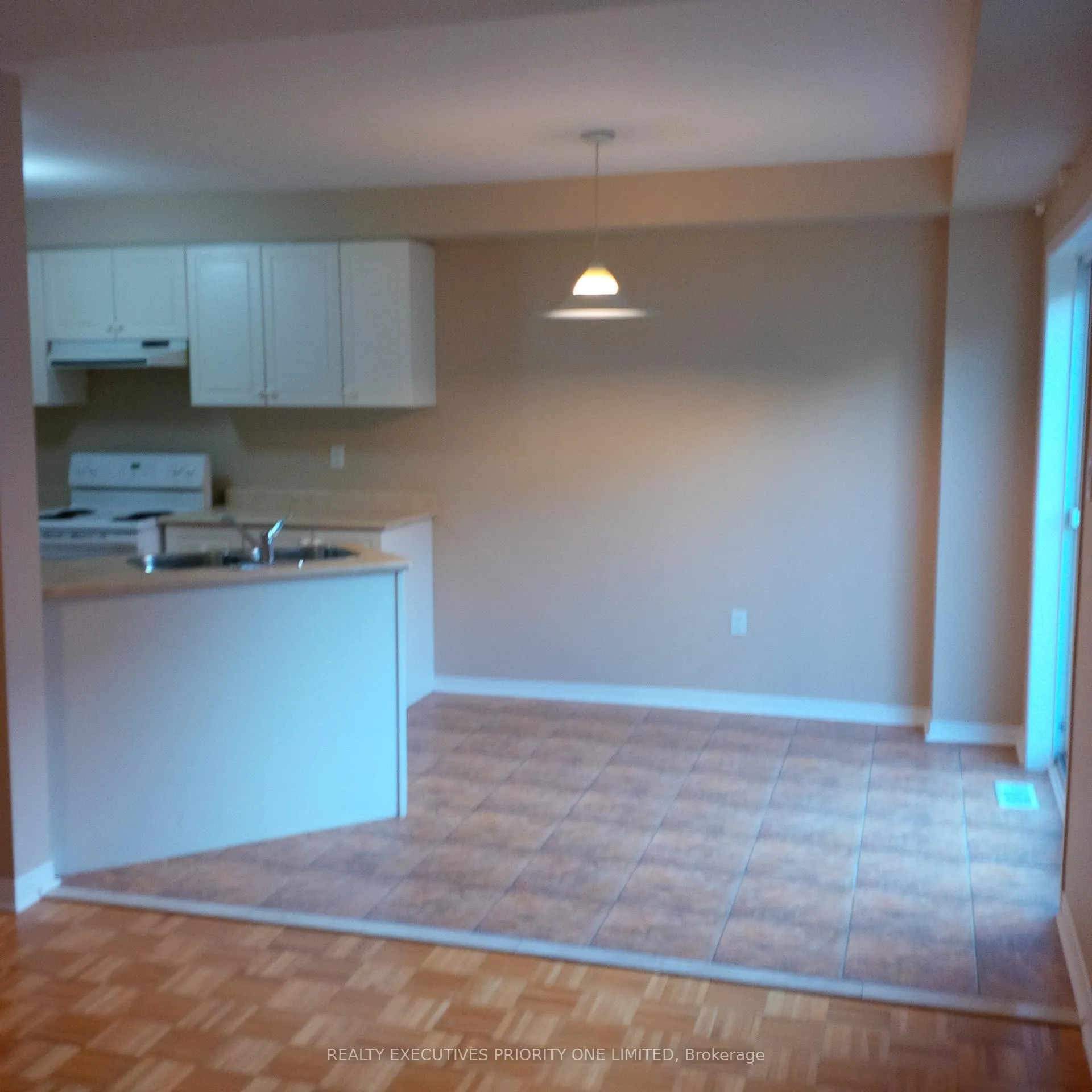 Photo 3 of 150 Hollywood Hill Circle, Vaughan, Vellore Village — HOMEH