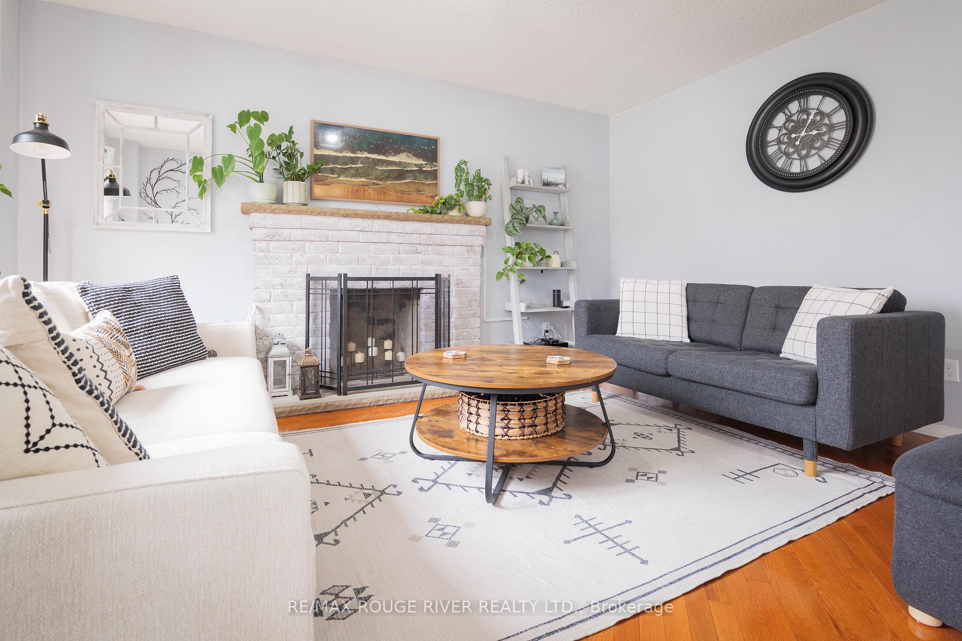 Photo 3 of 554 Springview Drive, Pickering, Amberlea — HOMEH