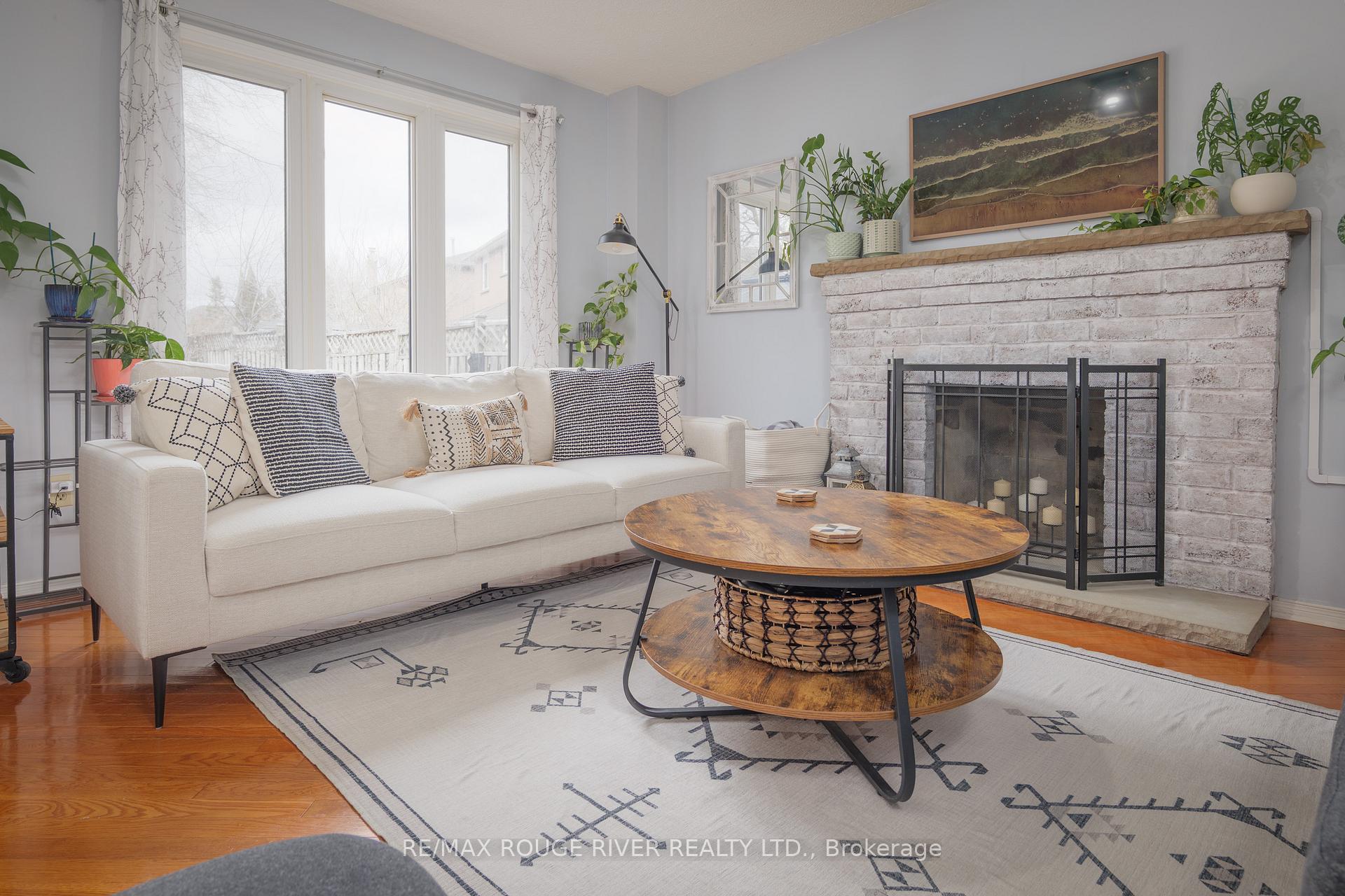 Photo 4 of 554 Springview Drive, Pickering, Amberlea — HOMEH