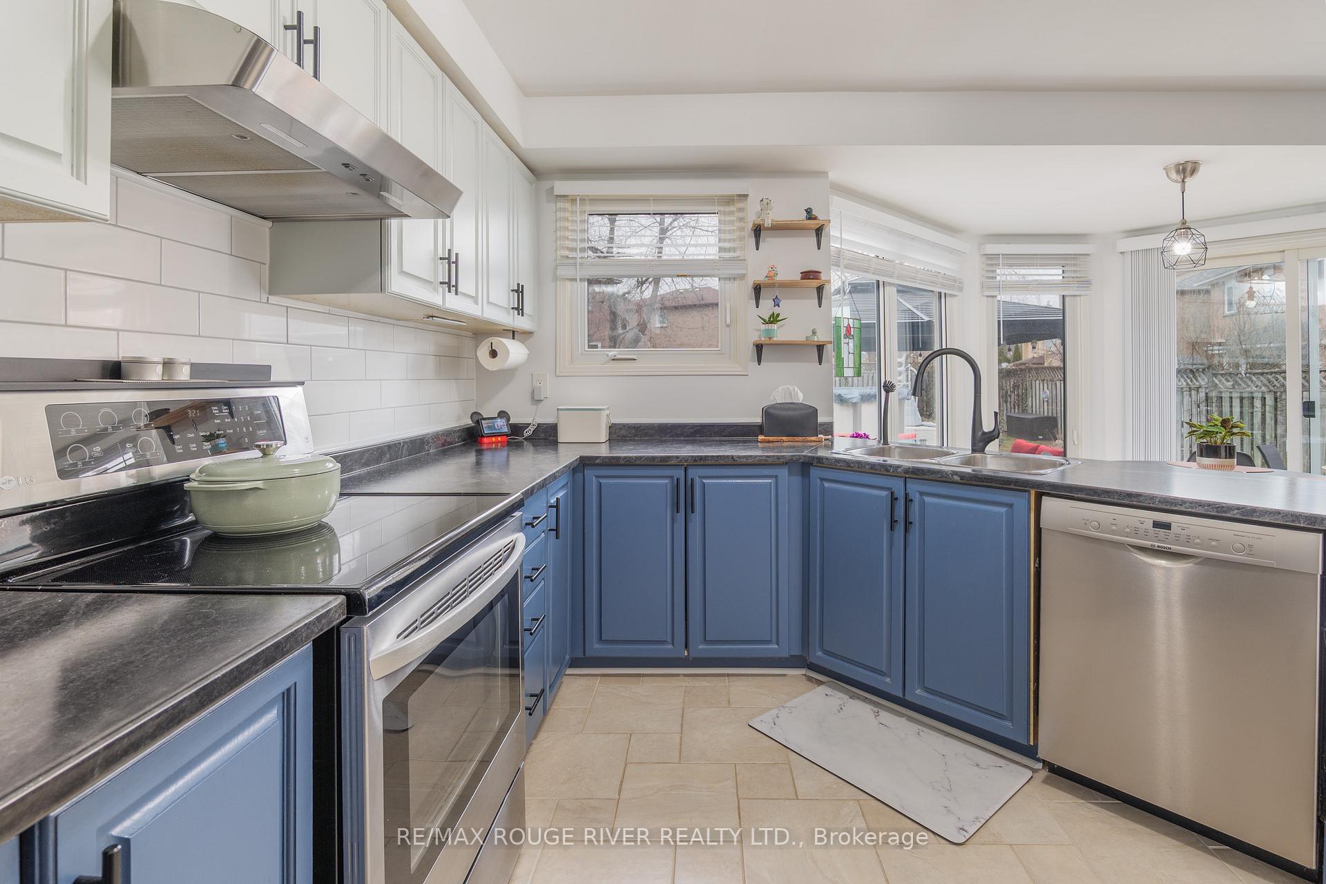 Photo 8 of 554 Springview Drive, Pickering, Amberlea — HOMEH