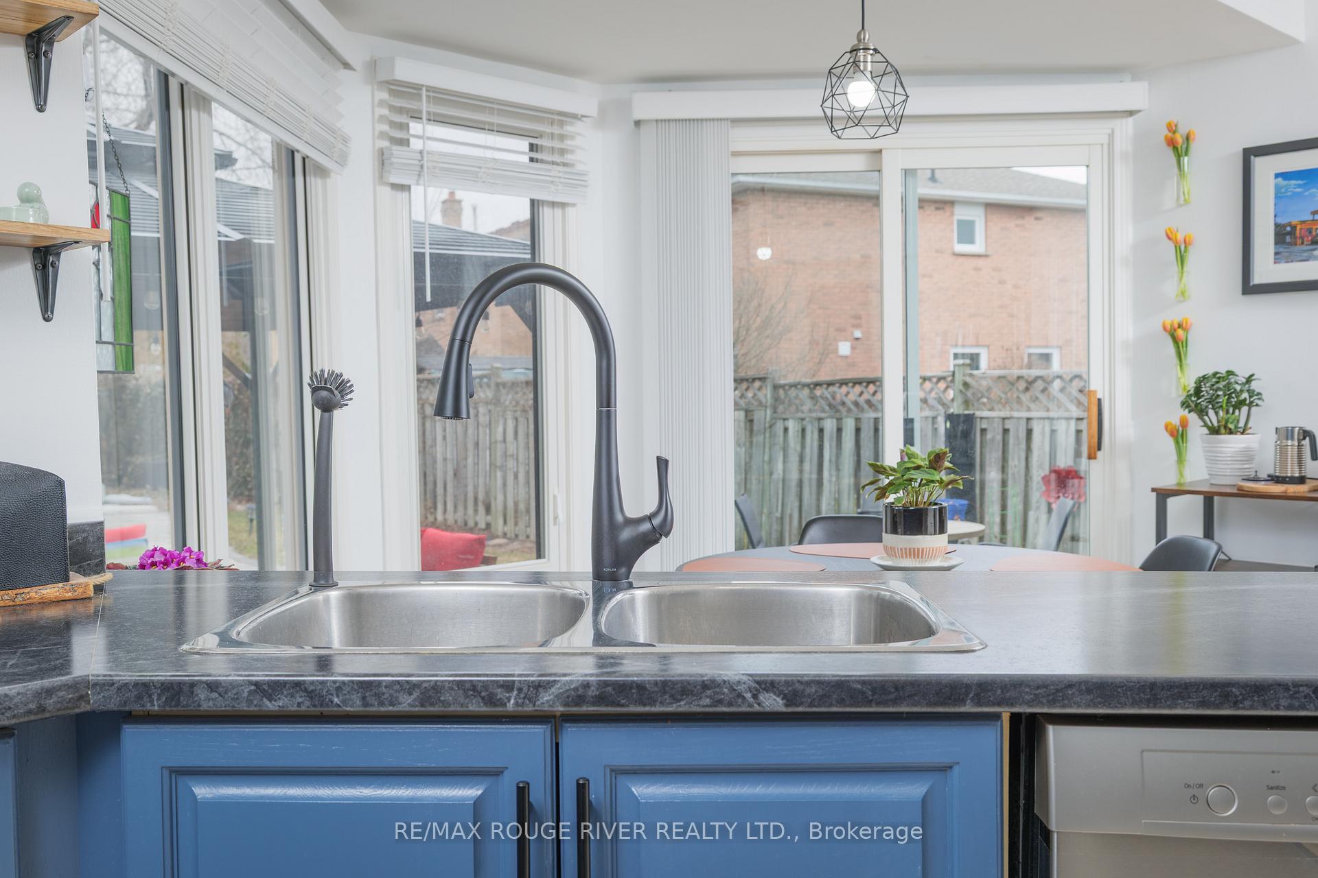 Photo 9 of 554 Springview Drive, Pickering, Amberlea — HOMEH