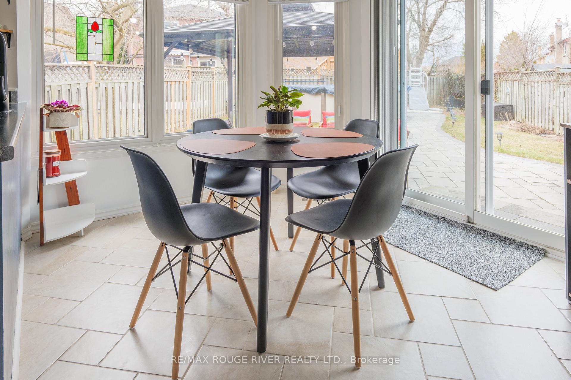 Photo 10 of 554 Springview Drive, Pickering, Amberlea — HOMEH