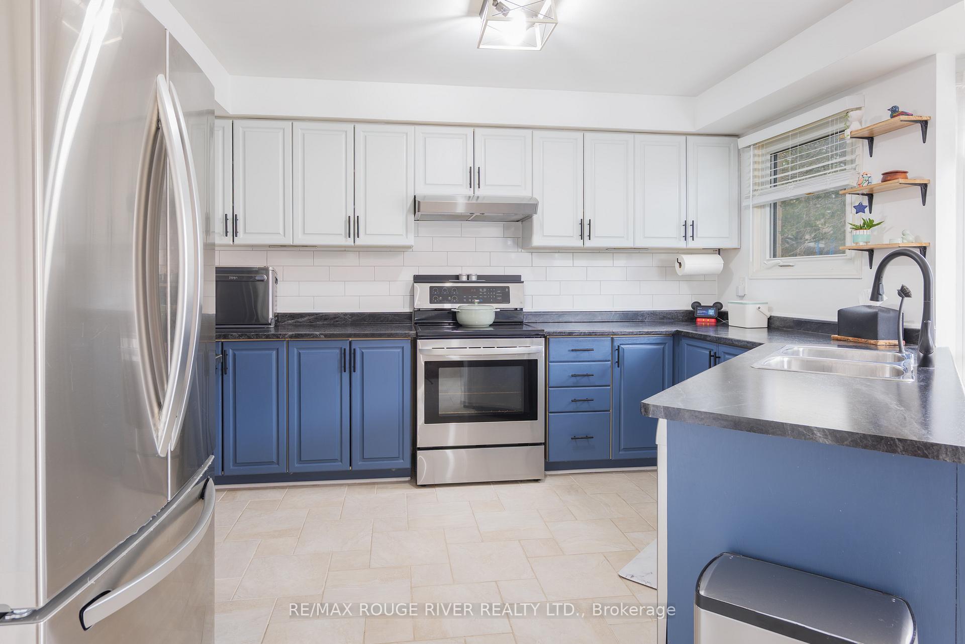 Photo 11 of 554 Springview Drive, Pickering, Amberlea — HOMEH