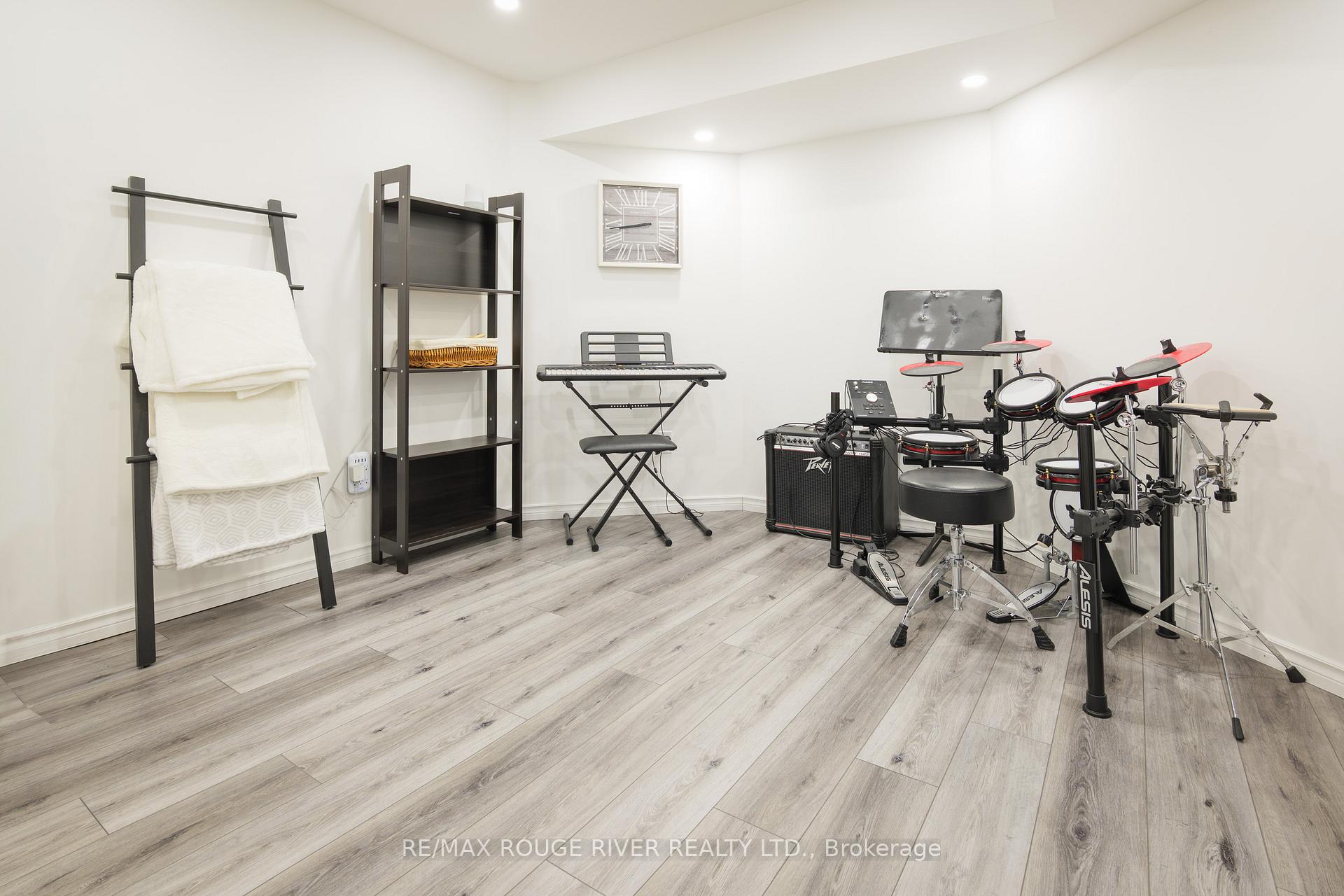 Photo 35 of 554 Springview Drive, Pickering, Amberlea — HOMEH