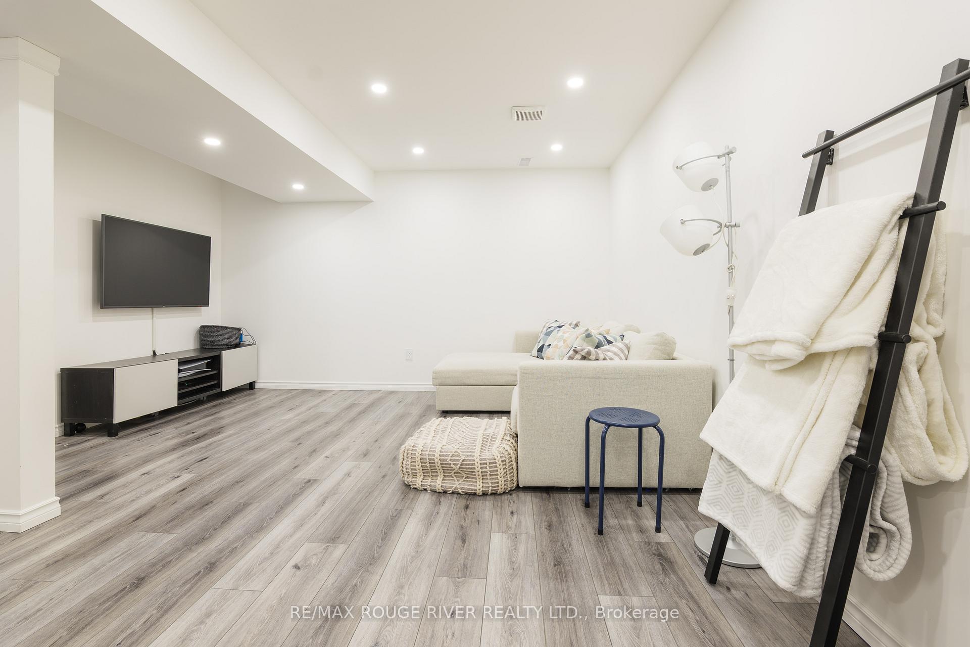 Photo 36 of 554 Springview Drive, Pickering, Amberlea — HOMEH