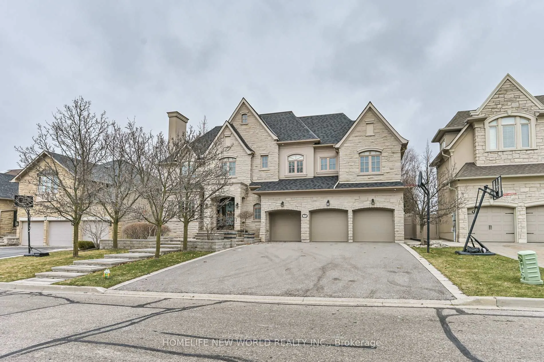 Photo 1 of 33 Evita Court, Vaughan, Uplands — HOMEH