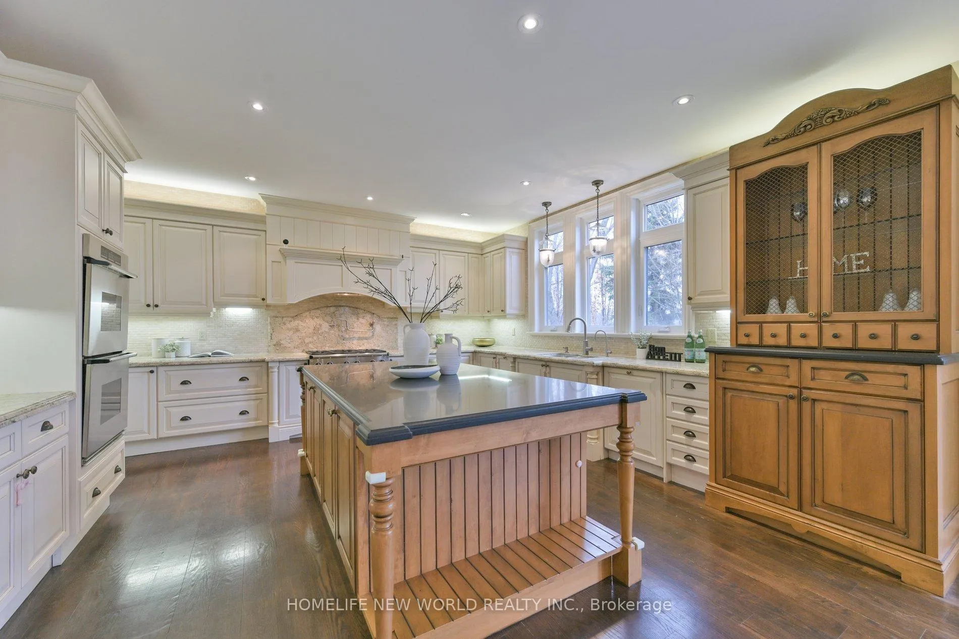 Photo 14 of 33 Evita Court, Vaughan, Uplands — HOMEH