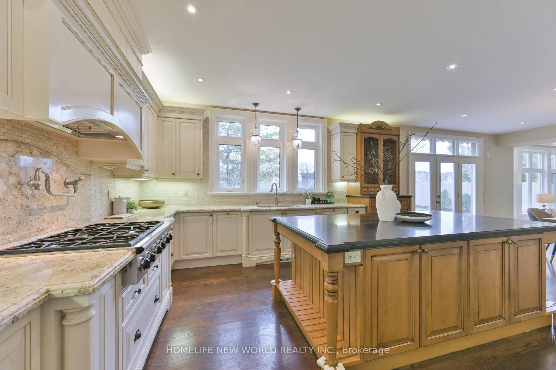 Photo 15 of 33 Evita Court, Vaughan, Uplands — HOMEH