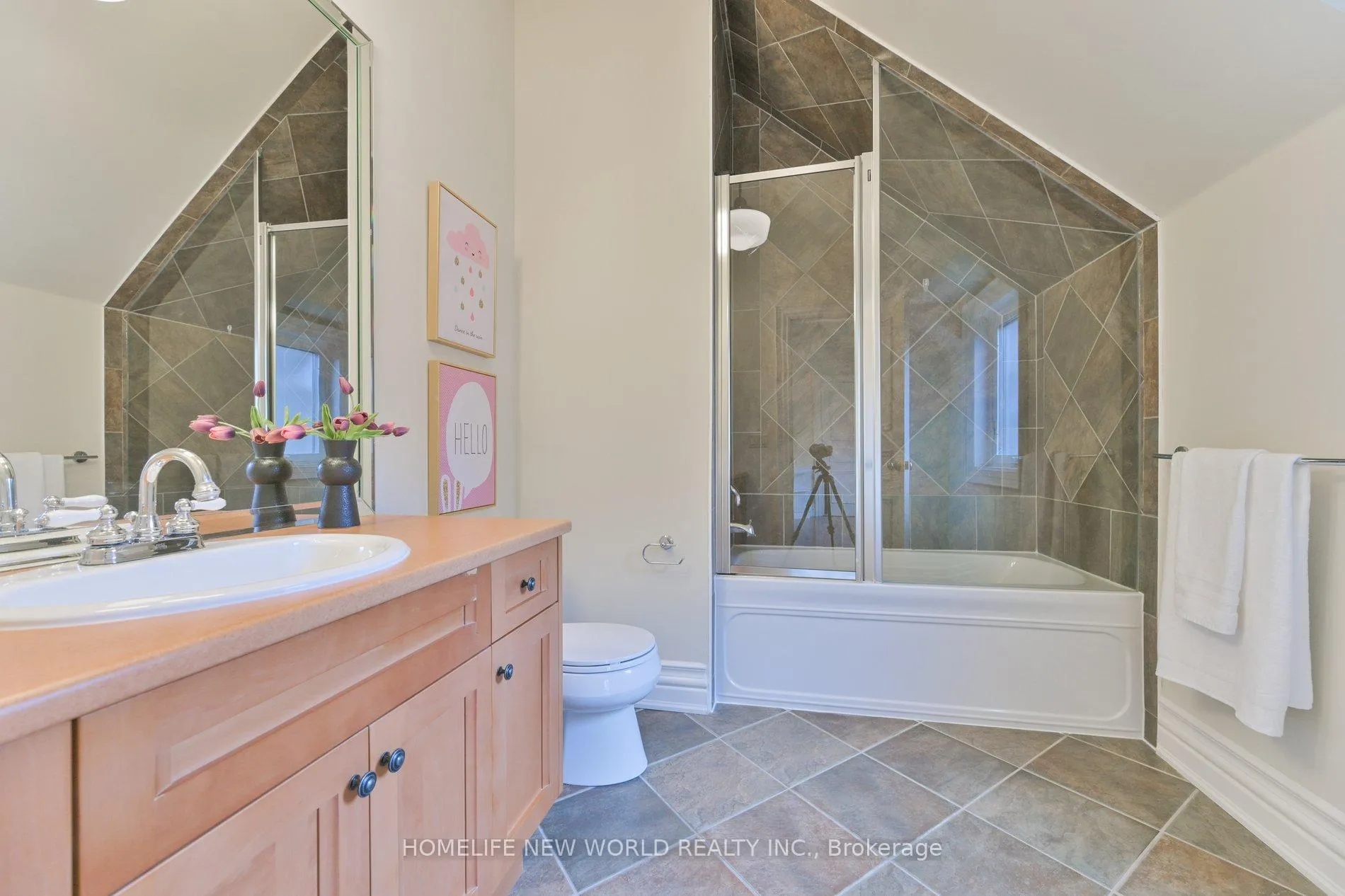 Photo 40 of 33 Evita Court, Vaughan, Uplands — HOMEH