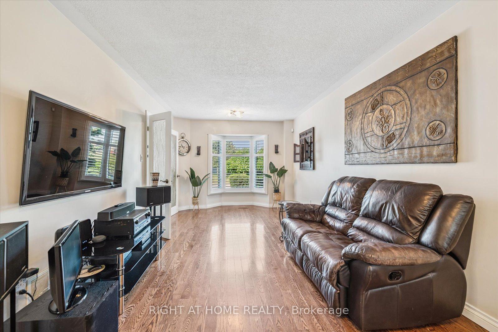 Photo 10 of 101 Dobson Drive, Ajax, Central — HOMEH