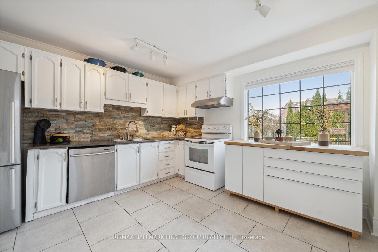 Photo 10 of 1210 Canborough Crescent, Pickering, Liverpool — HOMEH