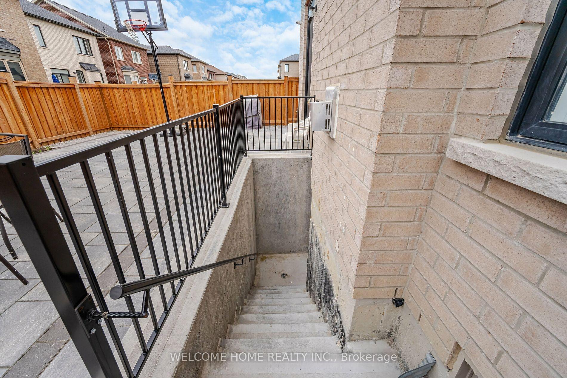 Photo 5 of 66 Canard Basement, Vaughan, Kleinburg — HOMEH
