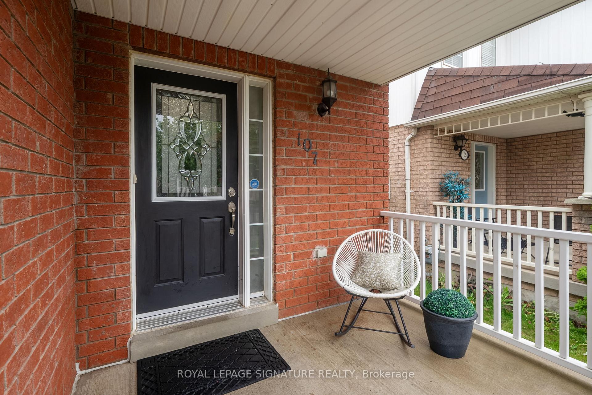 Photo 3 of 107 Brownridge Place, Whitby, Williamsburg — HOMEH
