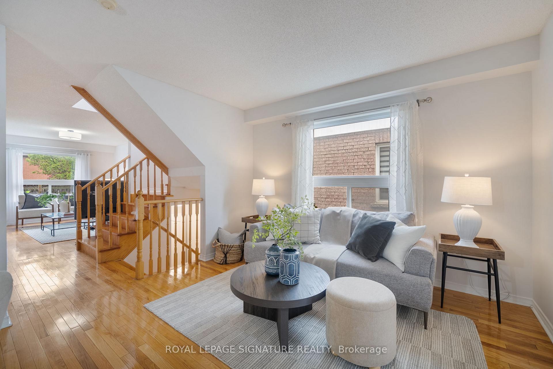 Photo 5 of 107 Brownridge Place, Whitby, Williamsburg — HOMEH