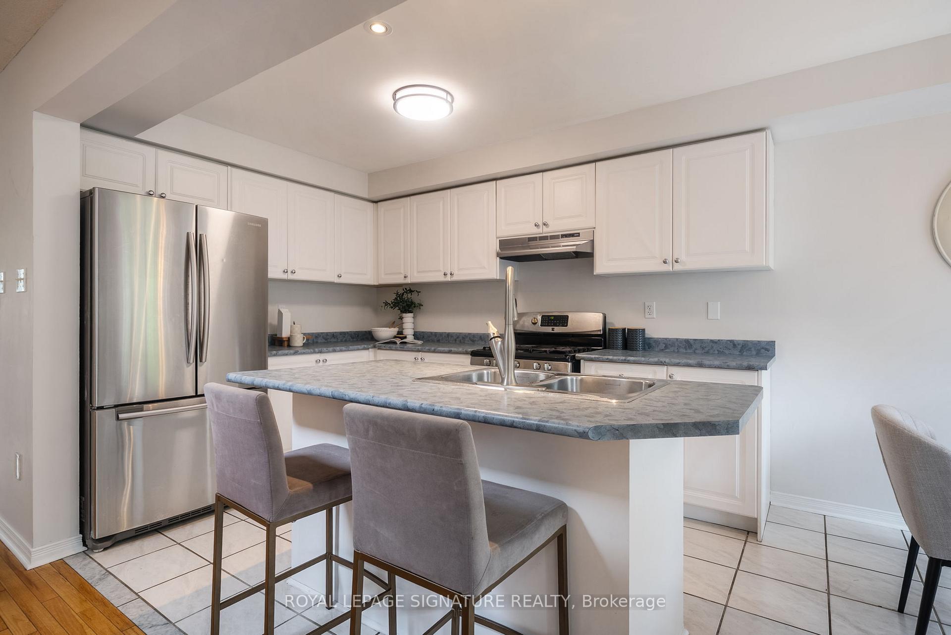 Photo 8 of 107 Brownridge Place, Whitby, Williamsburg — HOMEH